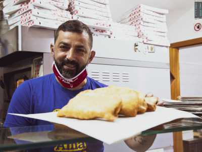 �Per ottenere una croccantezza e colorazione perfetta � necessario combinare bene gli ingredienti, lievitare l�impasto non meno di otto ore e aggiungere un po' di zucchero per la doratura della massa�, afferma l'attuale proprietario Giancarlo Capriati